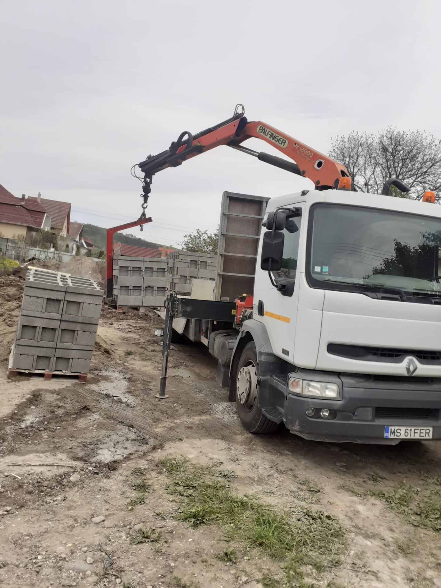 Livrare boltari cu macara PK 12000